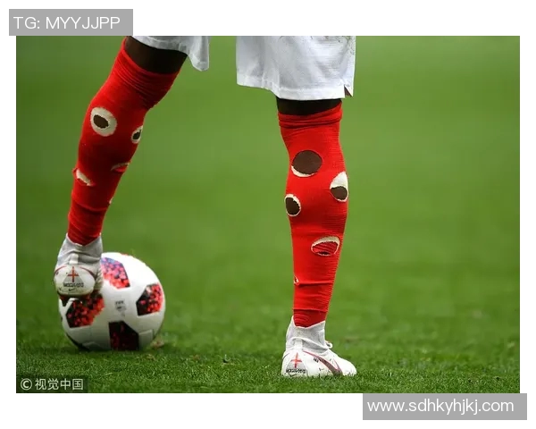 穿薄足球袜的球星是谁？